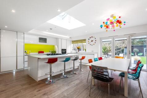 Kitchen/Dining Area