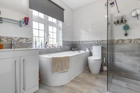 En-Suite to Bedroom