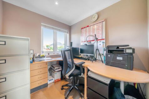 Bedroom/Office