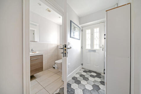 1369530-7-68f9e99...