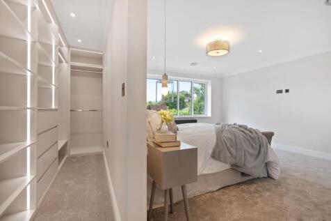Walk-in-Wardrobe