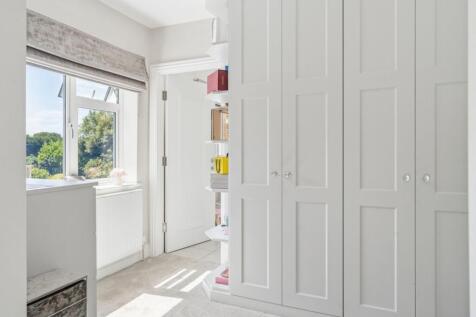 Walk-In-Wardrobe