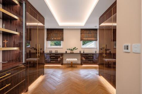 Walk-In-Wardrobe