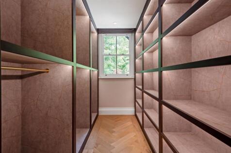 Walk-In-Wardrobe