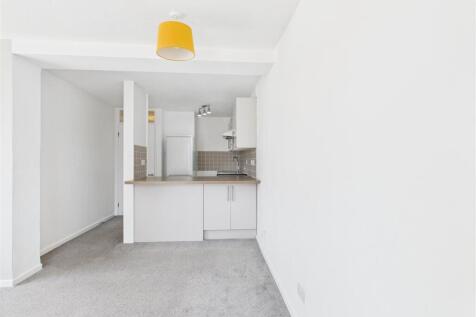 8 Watermore Court - 002.jpg