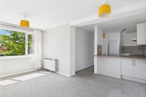 8 Watermore Court - 005.jpg
