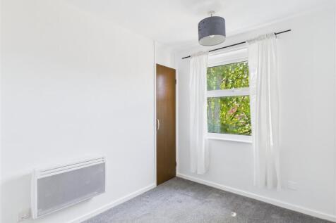 8 Watermore Court - 007.jpg