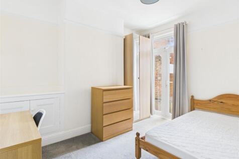 10 St Johns Road - 11.jpg