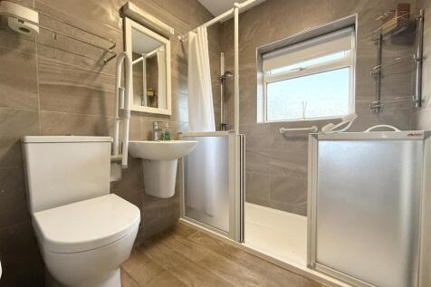 Family Shower Room