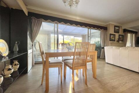 Open Plan Lounge Diner