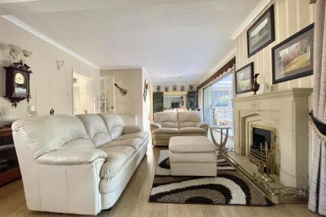 Open Plan Lounge Diner