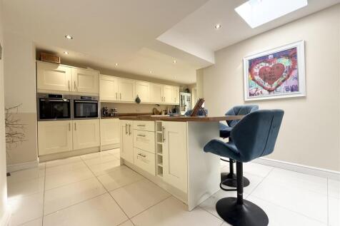 Family Dining Kitchen