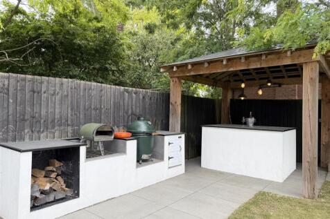 Outdoor Kitchen