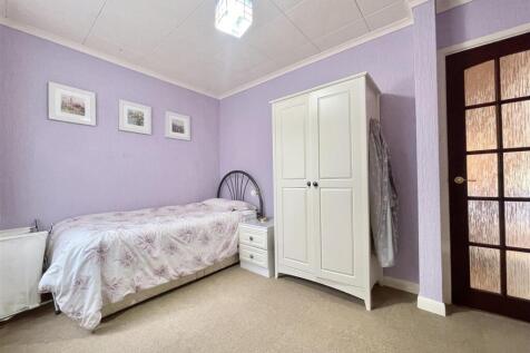 Bedroom 5/Study