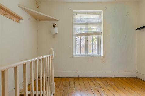 Calabria Road (23).jpg