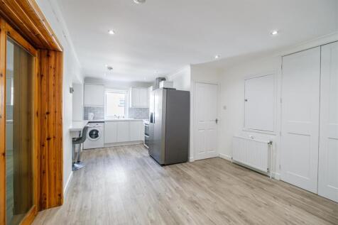 Pitcairn Crescent-27.jpg