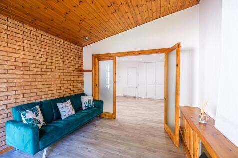Pitcairn Crescent-24.jpg