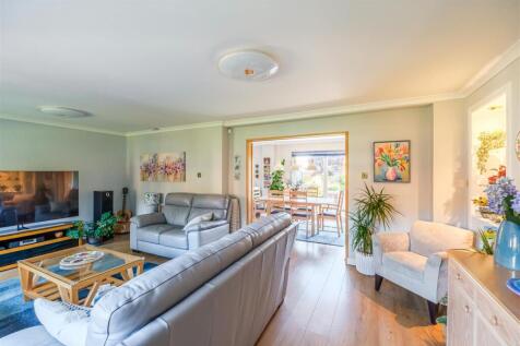 Ochiltree Drive-17.jpg