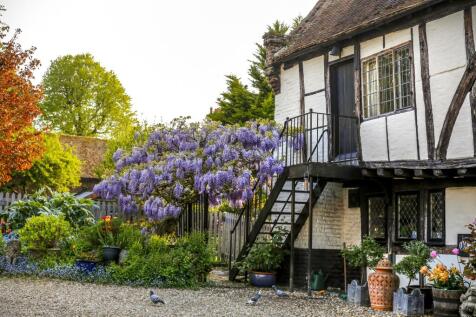 Aylesham quaint houses