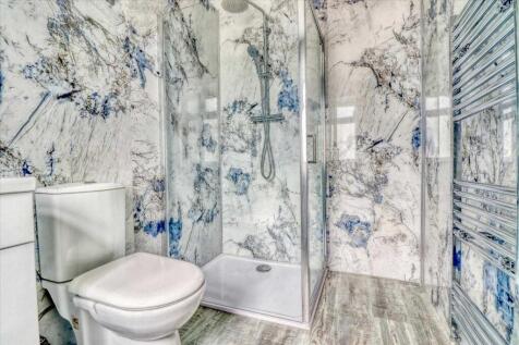 EN SUITE SHOWER ROOM