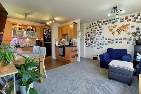 Lounge &amp; Kitchen