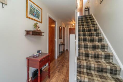 Entrance Hallway / Stairwell