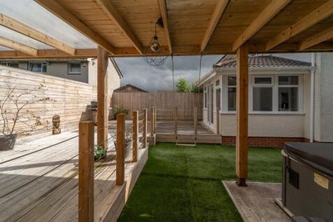 Garden/Decking Area