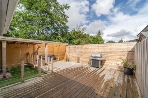 Garden/Decking Area