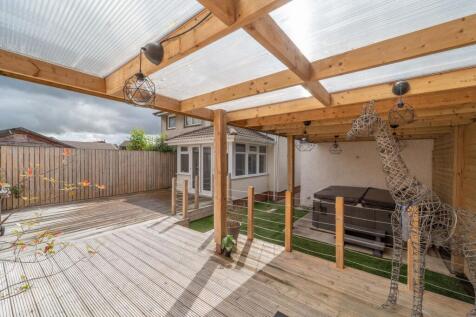 Garden/ Decking Area