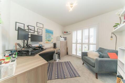 Fifth Bedroom/Office