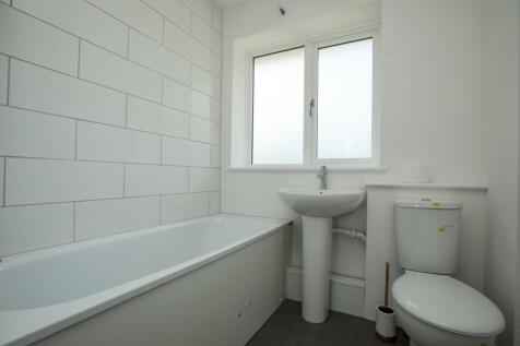 Top Floor Bathroom.jpeg