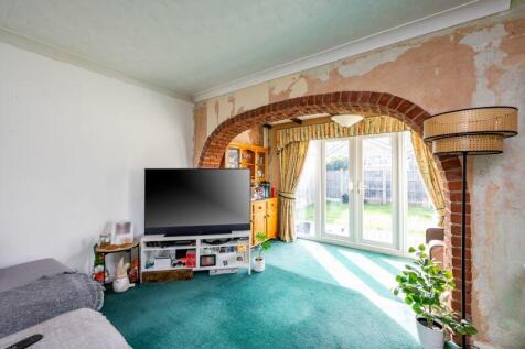 LOUNGE/DINING AREA