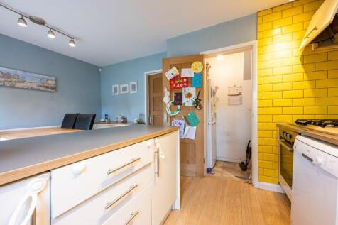 RE-FITTED KITCHEN (2)
