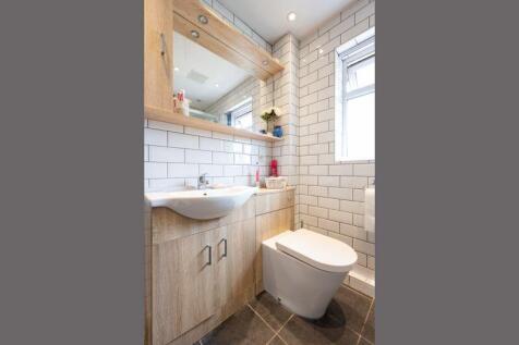SHOWER ROOM (2)