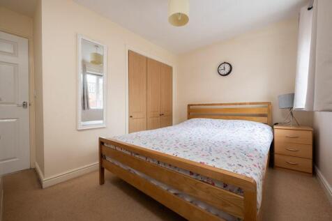 MASTER BEDROOM (2)