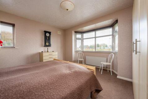 BEDROOM NO. 1 (FRONT)