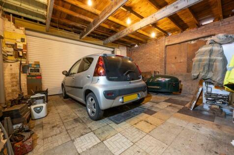 DOUBLE GARAGE No. 1 Internal