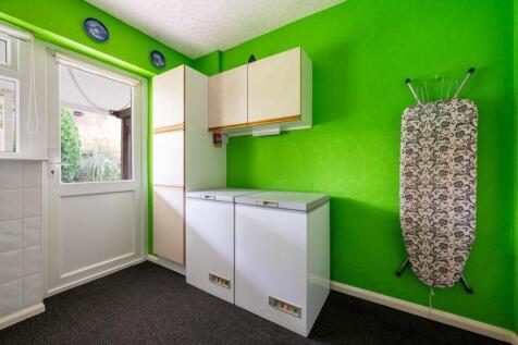 UTILITY ROOM (2)