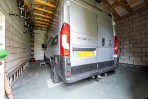 DOUBLE GARAGE no. 2 Internal