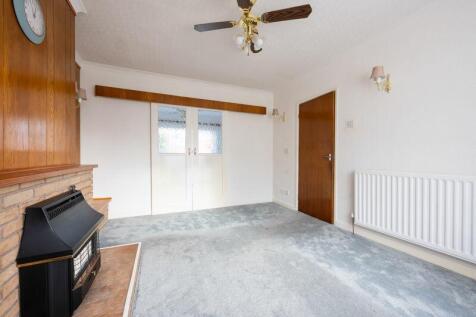 LOUNGE with doors closed to D/ROOM