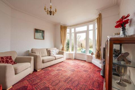 REAR LOUNGE onto REAR GARDEN PATIO
