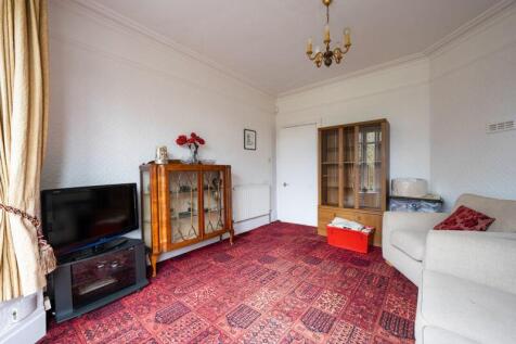 REAR LOUNGE