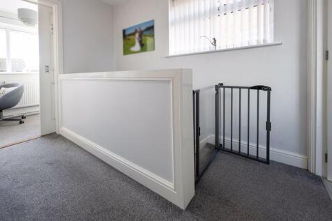FIRST FLOOR LANDING