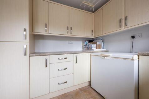 UTILITY ROOM (2)