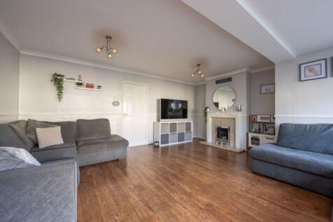 LOUNGE (REAR)