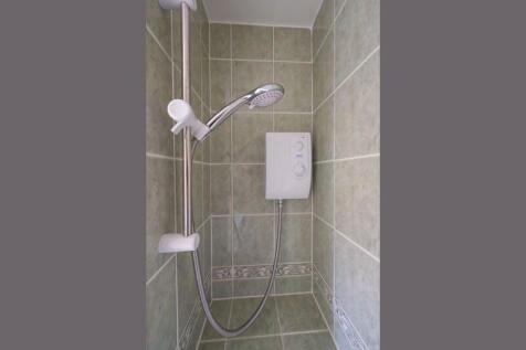 EN SUITE SHOWER AREA
