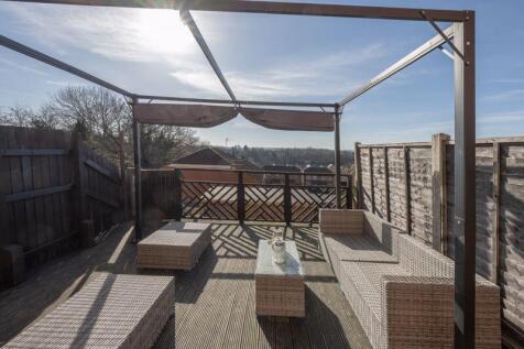 REAR GARDEN DECKING AREA