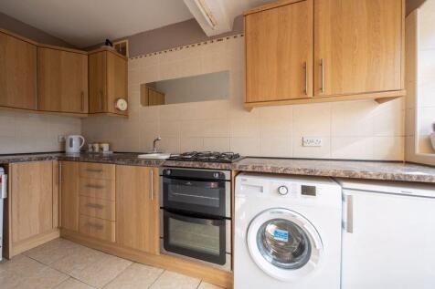 KITCHEN (REAR)