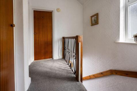 FIRST FLOOR LANDING