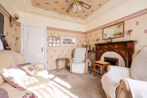 LOUNGE (FRONT) (2)